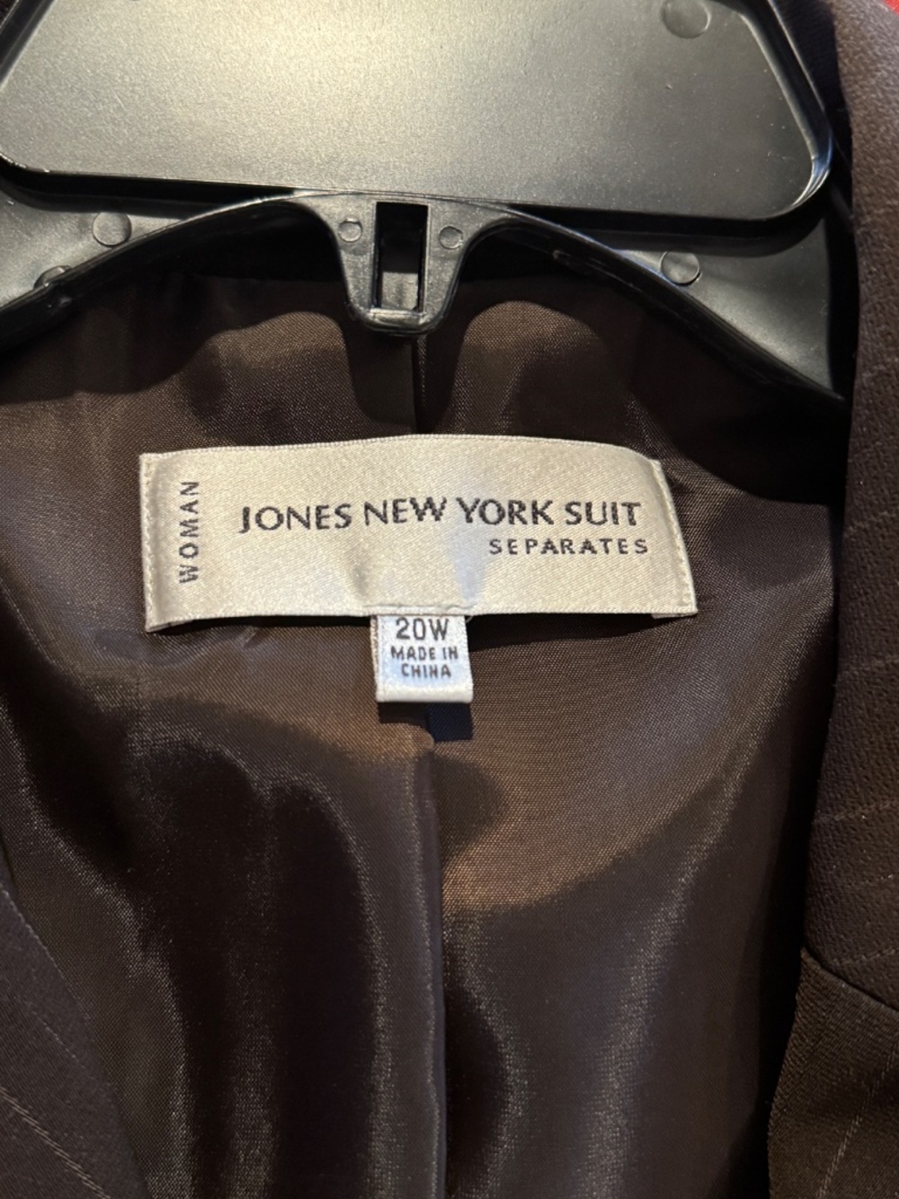 Women’s pin strip brown pants suit - Picture 2 of 4